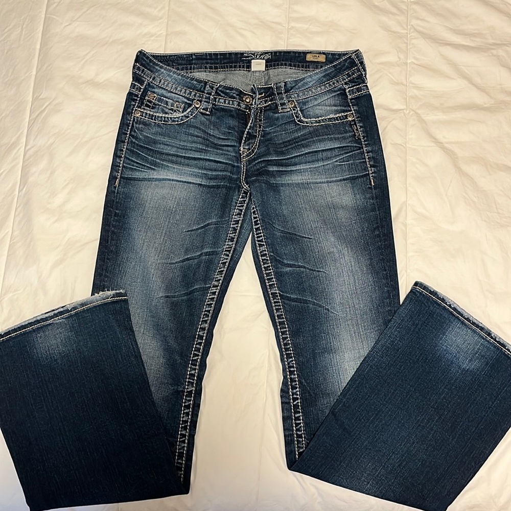 Silver jeans by Maurice’s in style LOLA flare great condition